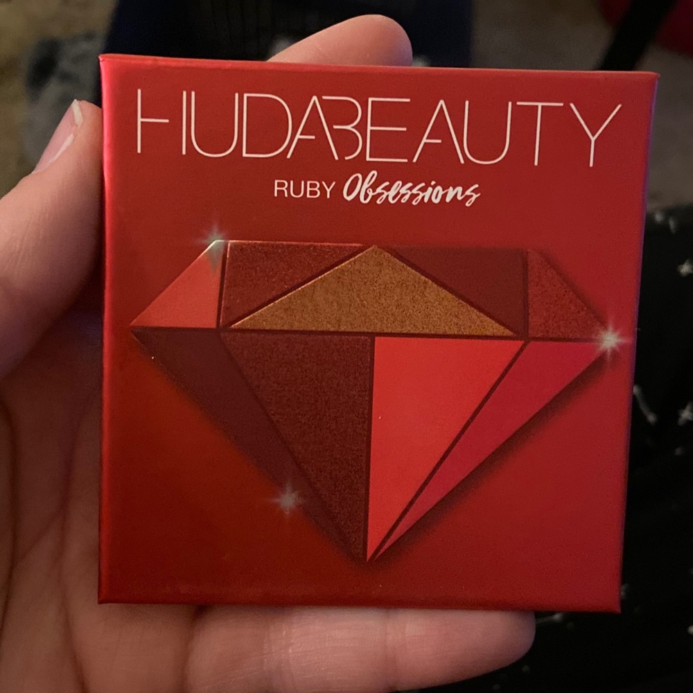 Huda Beauty Ruby Obsessions Palette